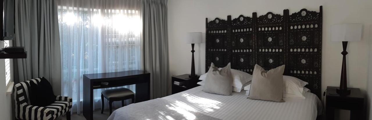 Rosebank Lodge Guesthouse By Claires Johannesburg Ngoại thất bức ảnh
