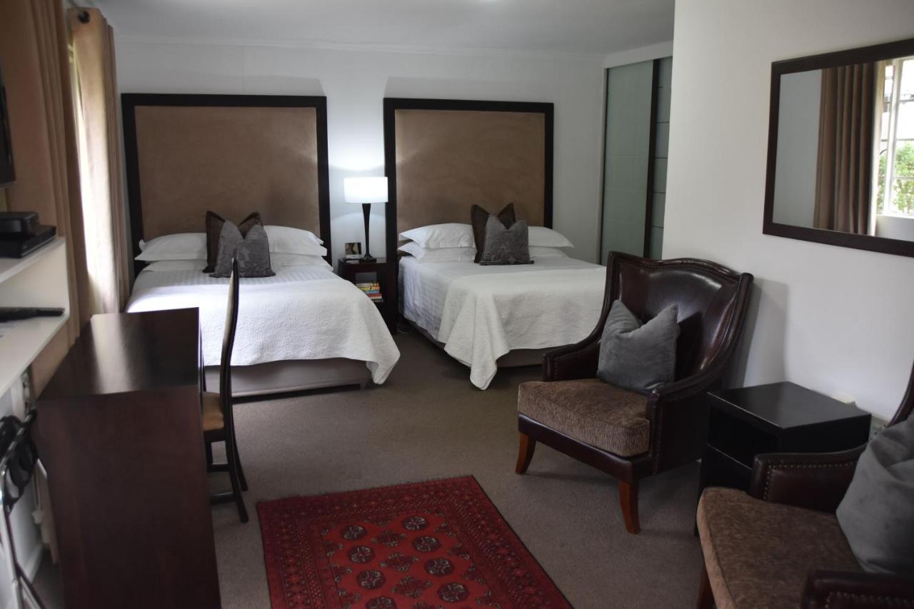 Rosebank Lodge Guesthouse By Claires Johannesburg Ngoại thất bức ảnh