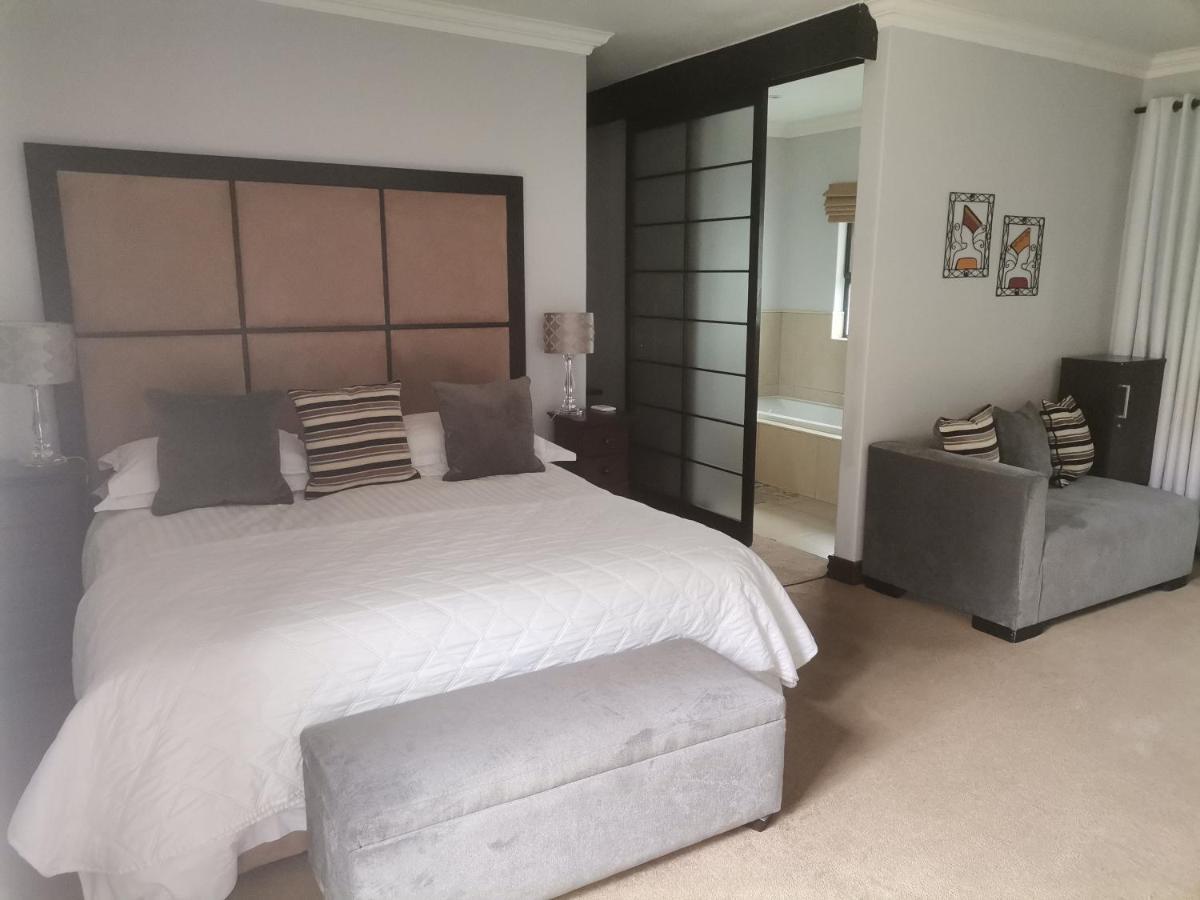 Rosebank Lodge Guesthouse By Claires Johannesburg Ngoại thất bức ảnh