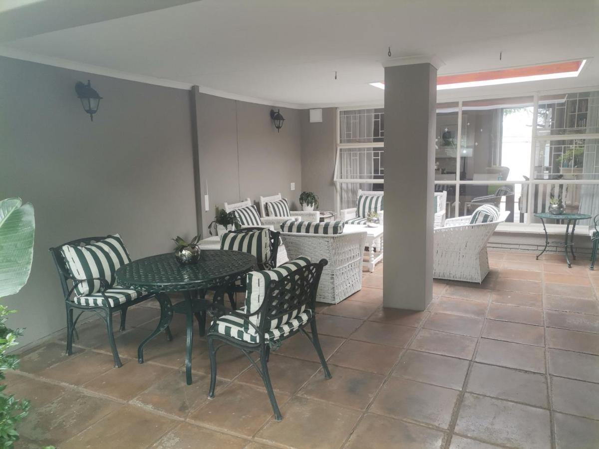 Rosebank Lodge Guesthouse By Claires Johannesburg Ngoại thất bức ảnh