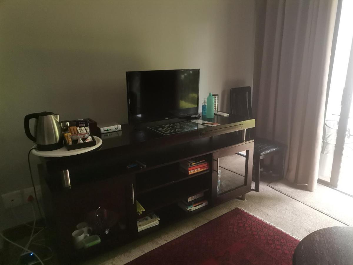 Rosebank Lodge Guesthouse By Claires Johannesburg Ngoại thất bức ảnh