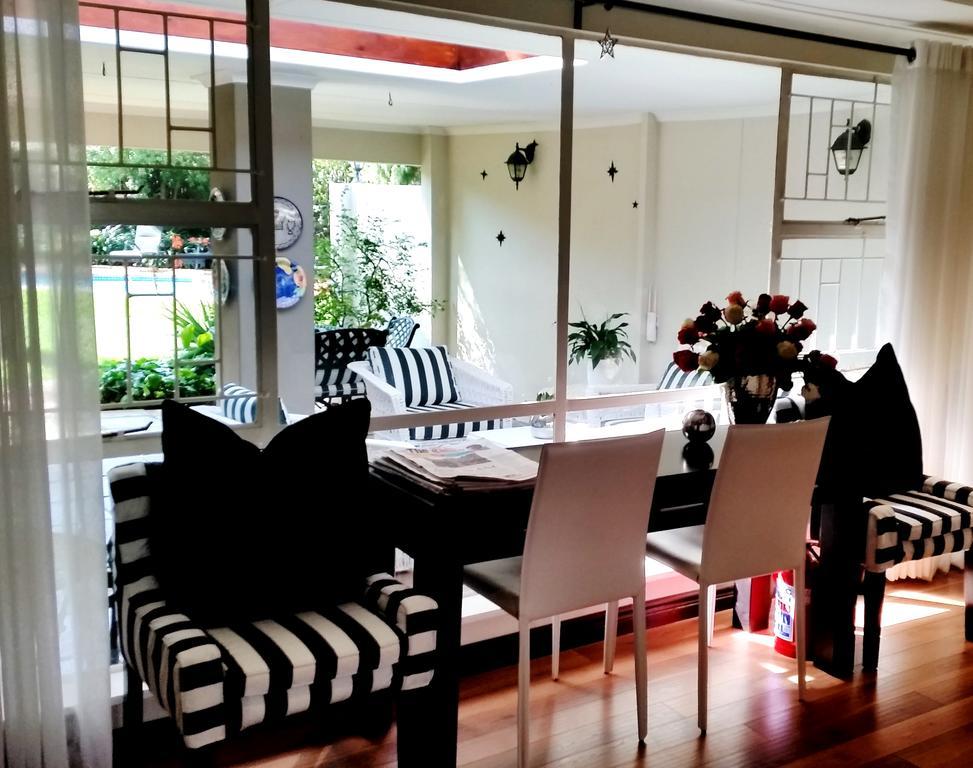 Rosebank Lodge Guesthouse By Claires Johannesburg Ngoại thất bức ảnh