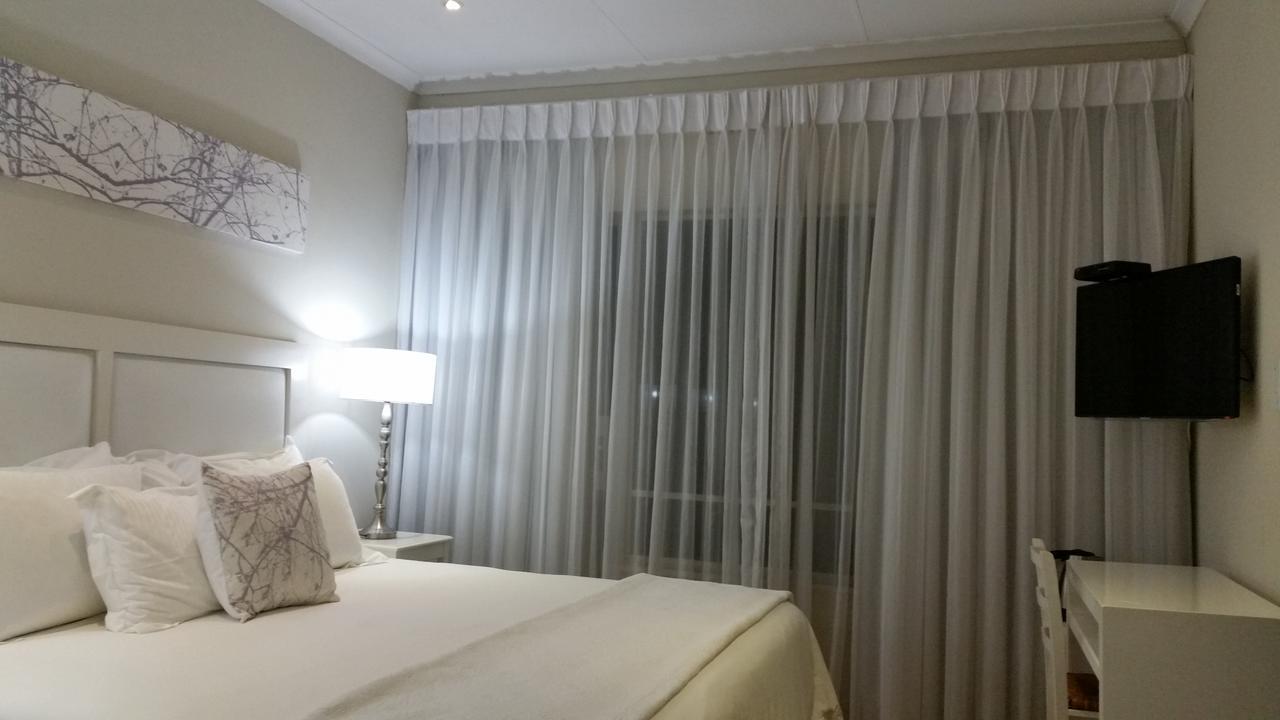 Rosebank Lodge Guesthouse By Claires Johannesburg Ngoại thất bức ảnh