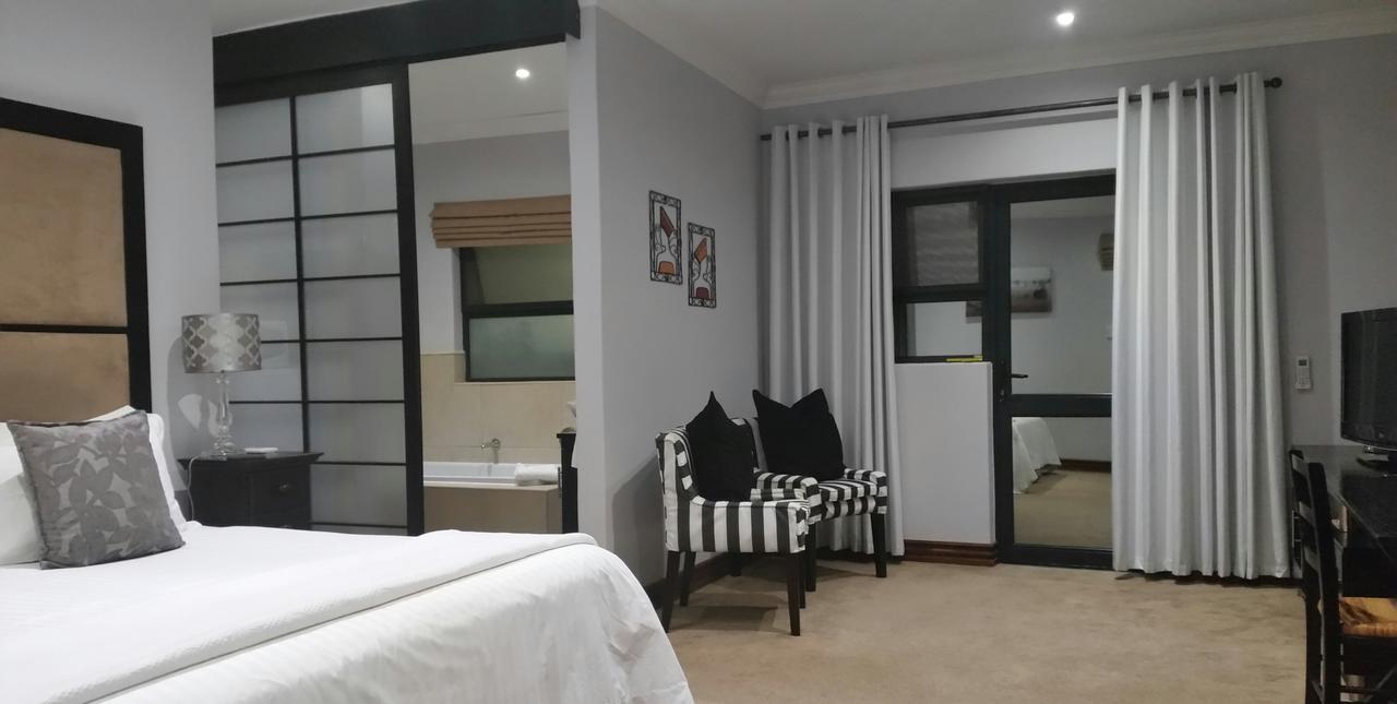 Rosebank Lodge Guesthouse By Claires Johannesburg Ngoại thất bức ảnh