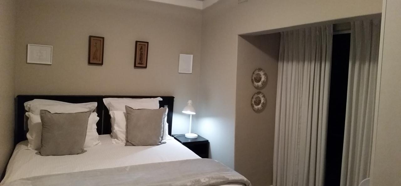 Rosebank Lodge Guesthouse By Claires Johannesburg Ngoại thất bức ảnh