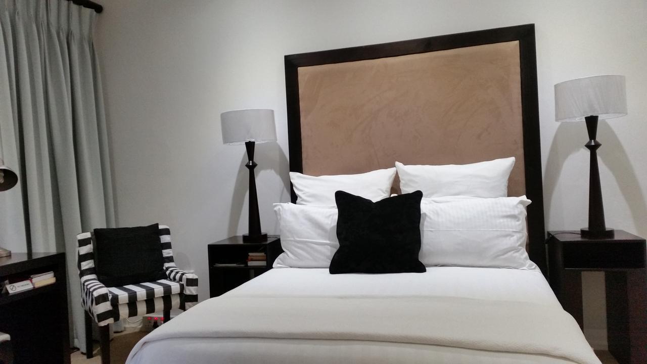 Rosebank Lodge Guesthouse By Claires Johannesburg Ngoại thất bức ảnh
