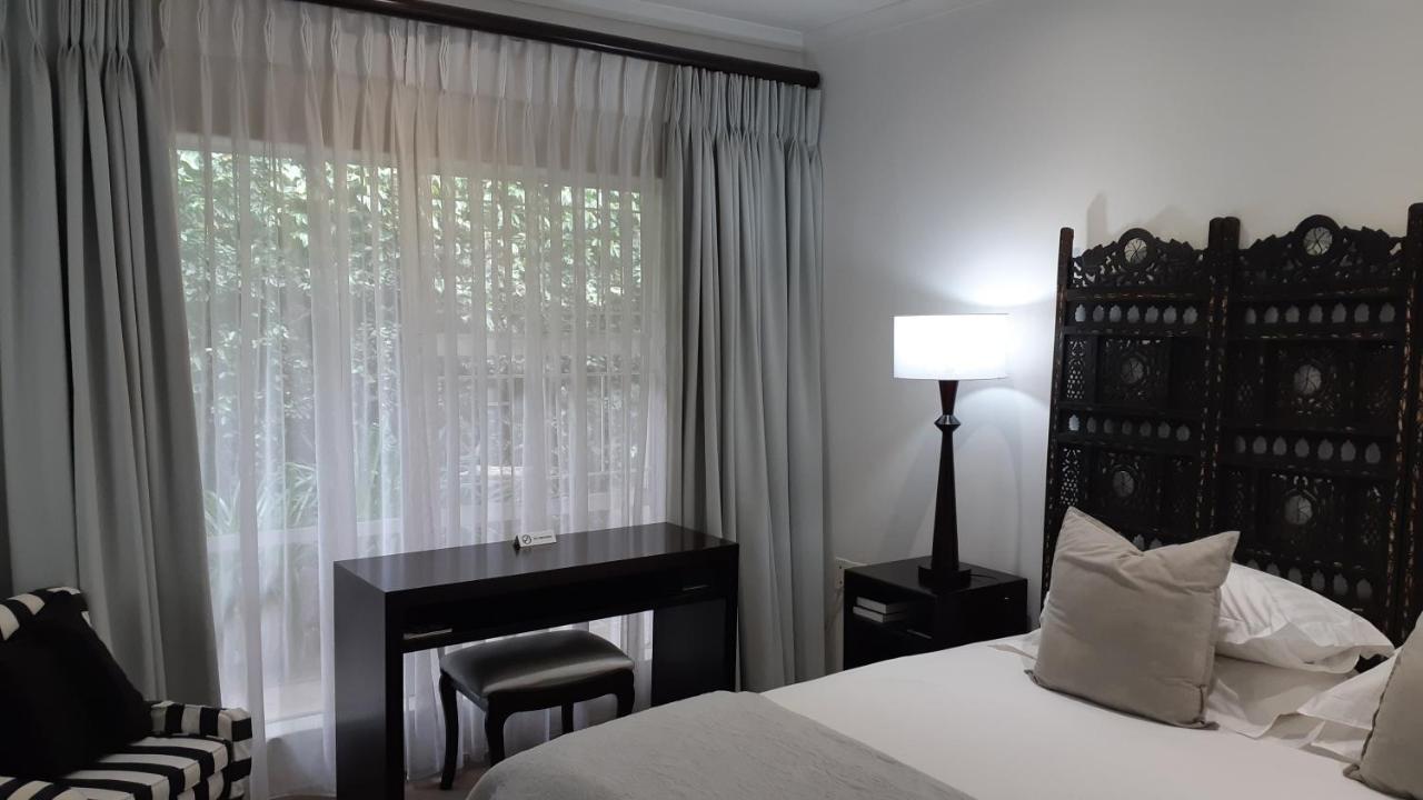 Rosebank Lodge Guesthouse By Claires Johannesburg Ngoại thất bức ảnh